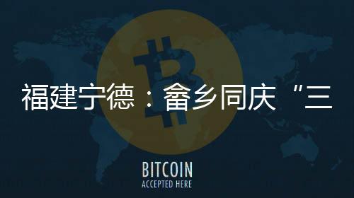 【】身着传统服饰的村民